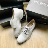 Brighton : choose your favorite color ! Black or white ? 🖤🤍 These derbies are so gorgeous 👞
.
.
.
.
.
#uniform #uniformshoes #derbies #uniformshoesmanufacturers #flightattendant #cabincrew #eventcompany #evenementiel #wintercollection #shoesforwork #workoutfit #leathershoes #stillopen
